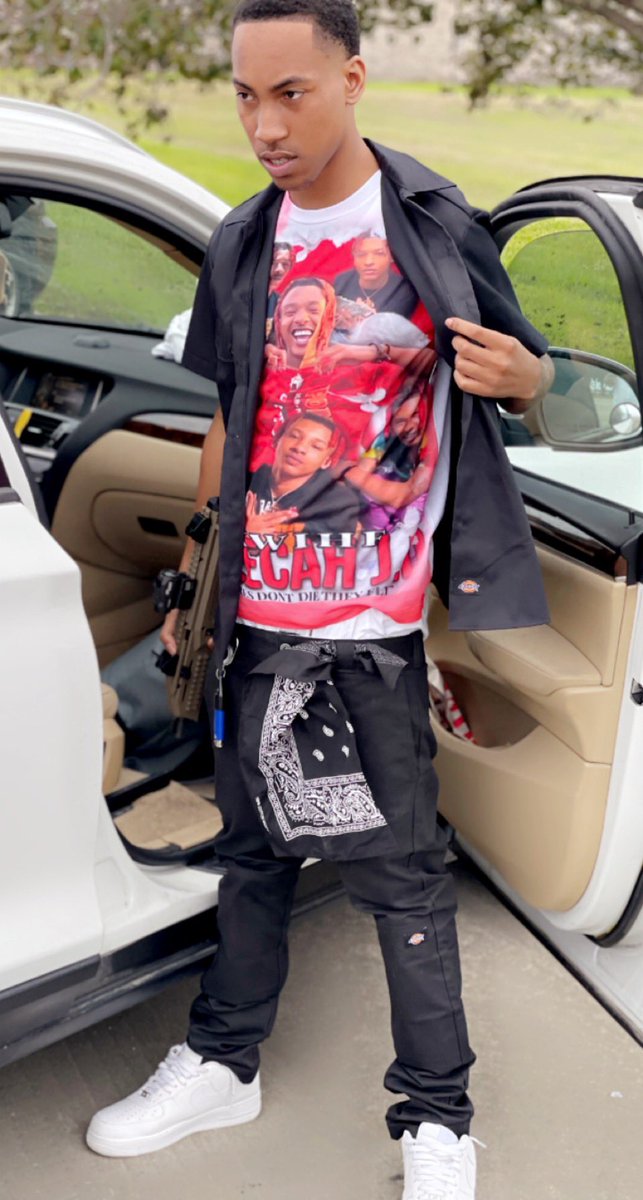 0nly1TeeY's tweet photo. Vultures Don’t Die They Fly 🦅⭐️Until We Meet Again I Love You 5 ❤️‍🩹 YKWIHF @YkwihfCah #CAHMODE  #Ykwihf5L #BiggestVulture🦅 https://t.co/F5etgb9XbY