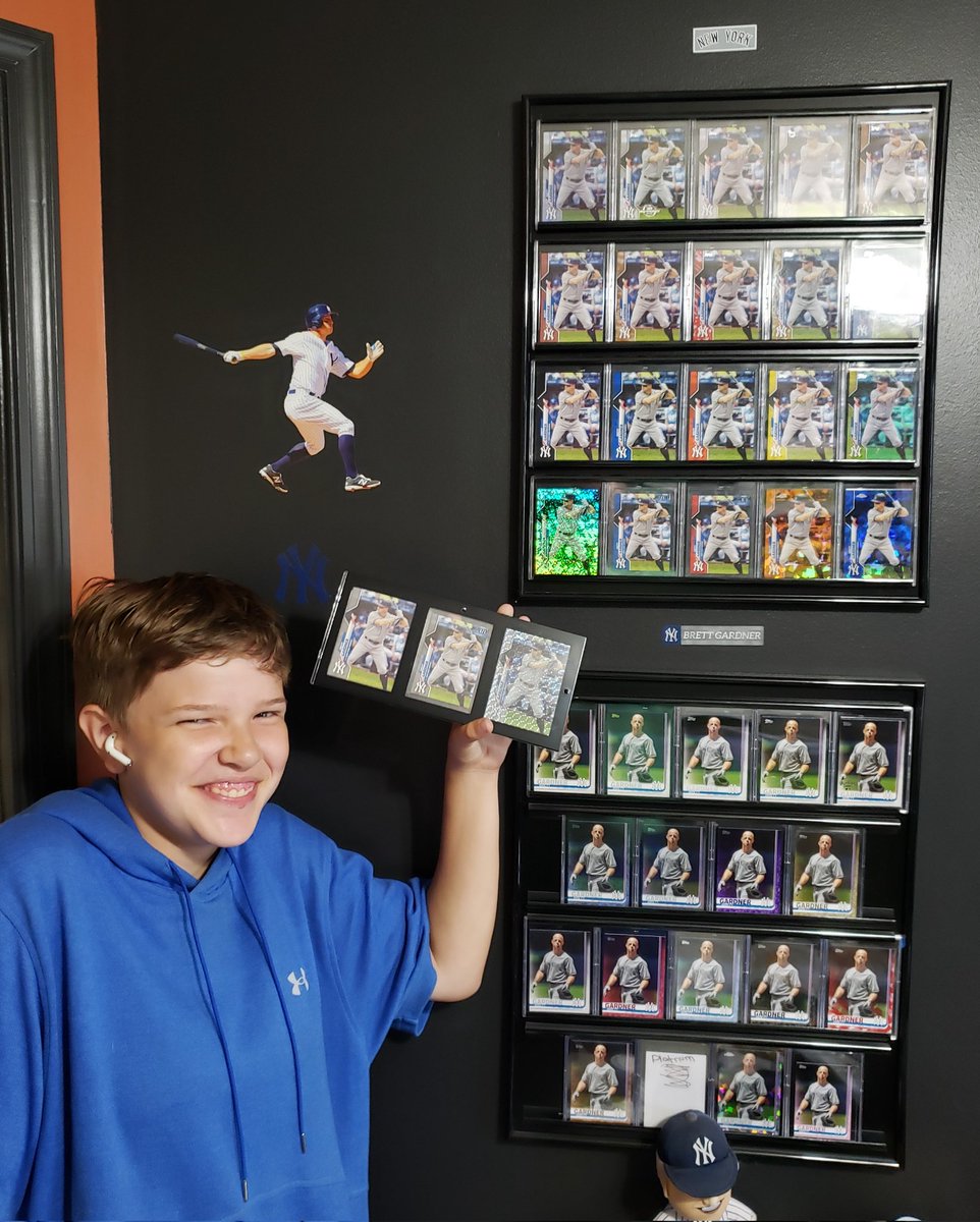 kartelcards's tweet photo. @Mattmank915 @boggs328 @rickey939 It hasn't been a great day or two for this Brett Gardner super fan, but Zoe's holding onto the hope that he comes back for another year!
#GardyHunting https://t.co/qaescCCbzV