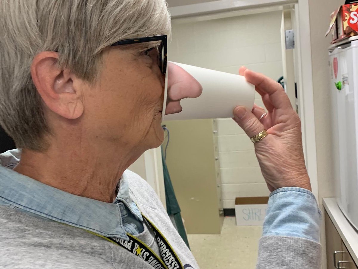 uilnfldistrict's tweet photo. Teachers at Everett and Bailey were treated today by their admin team. 

“Fri-yay means it's okay to pick your nose!  Enjoy donuts and your cup of coffee or OJ in a fun cup!" 

Staff had lots of fun and laughs picking their nose cup and enjoying Paris Coffee and donuts. https://t.co/Pke1DcPGaV