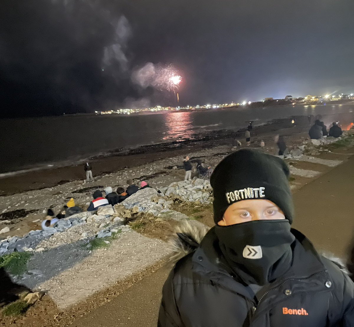 v_mac's tweet photo. Worth freezing 🥶 to watch this beautiful fireworks display over the beach 🏖 🎆 #Fireworks #BonfireNight #beautiful https://t.co/cR94ZcuNYf