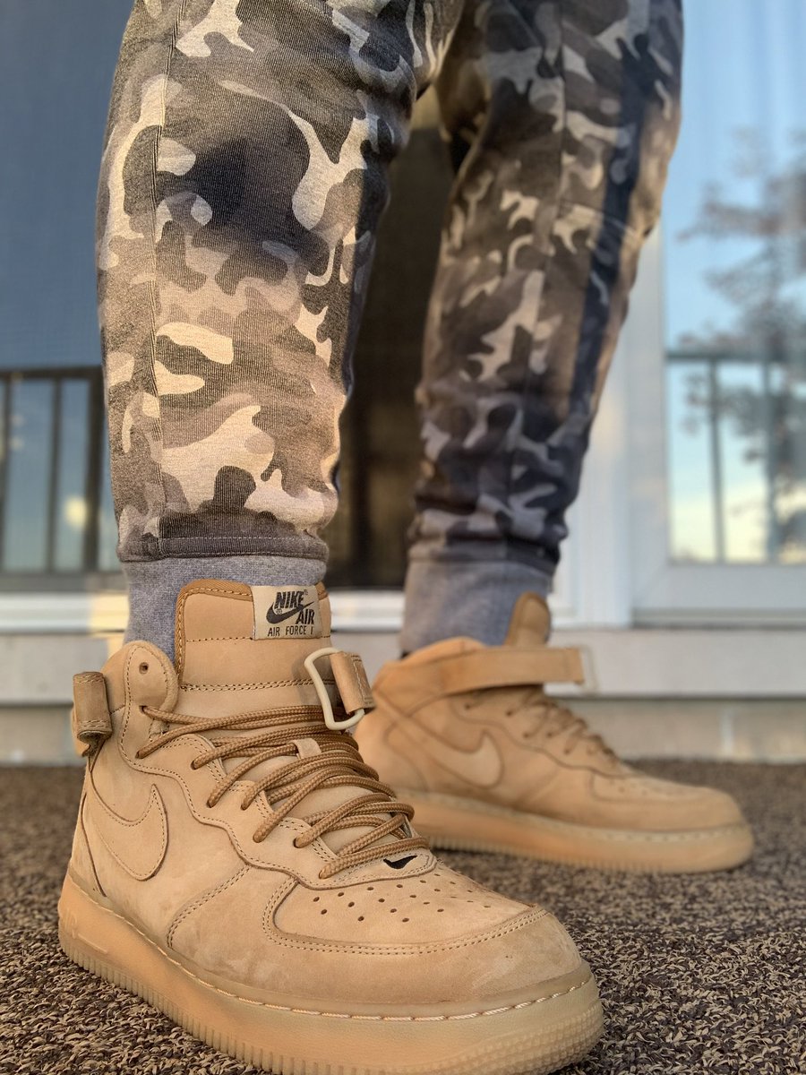 TaylorDeuce's tweet photo. Just give me my wheaties and my Nike Tech #TechSZN https://t.co/TlB10cZm1M