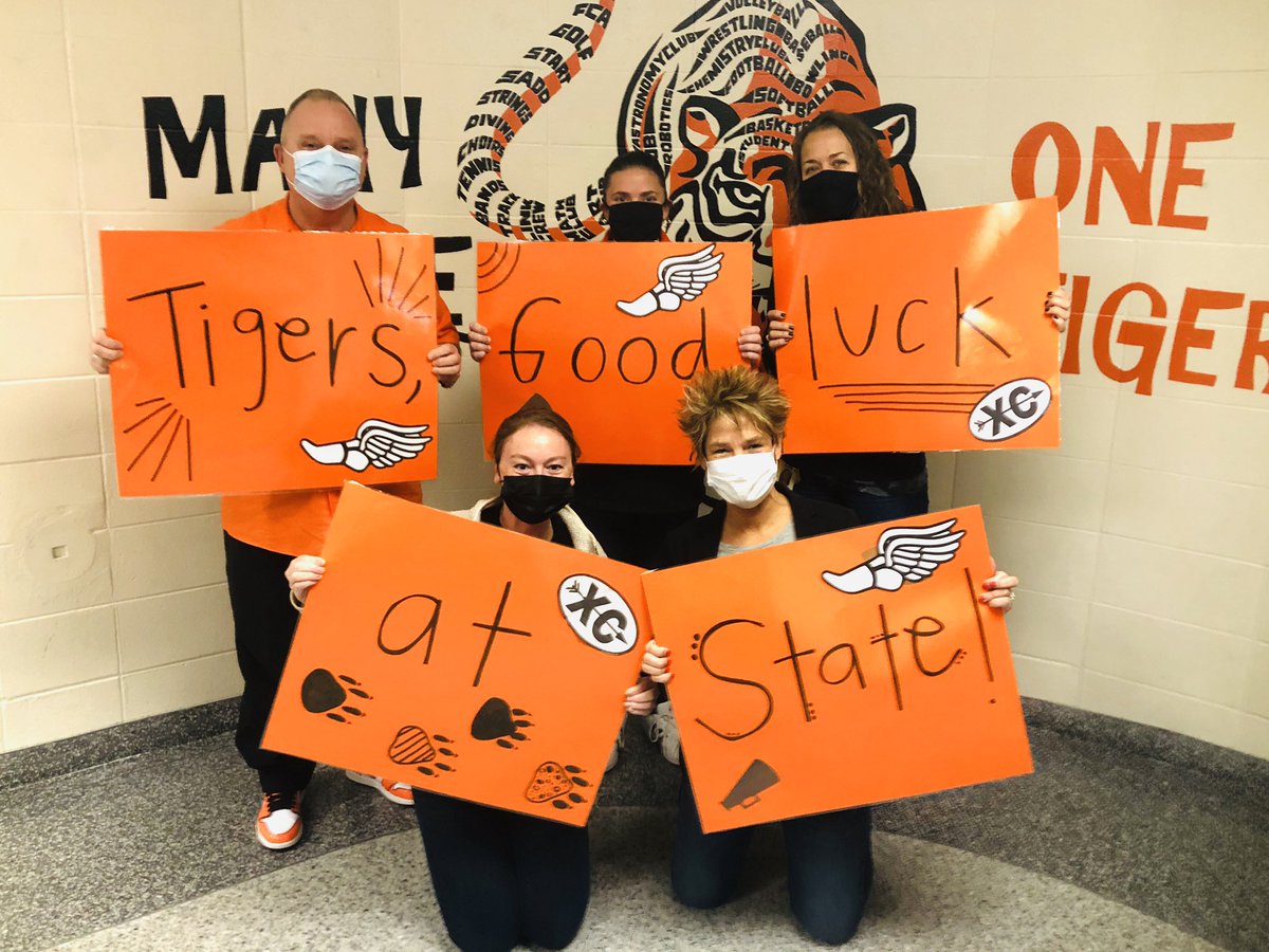 Dellometry's tweet photo. Good luck  to all of our @lovelandcc1 runners at State this weekend!! Your classes are cheering for you! @SraBrinkman @KellyPartidge @kbyrkett https://t.co/g8nNwbOwfZ