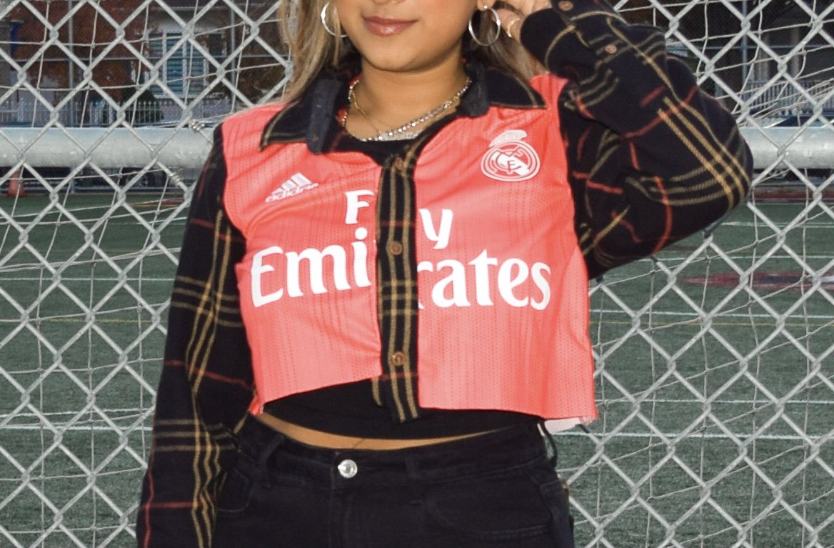 nandy_em's tweet photo. flannel szn but make it @realmadrid. my latest work ✂️👕#flykitfriday https://t.co/PRNjPpXDK1