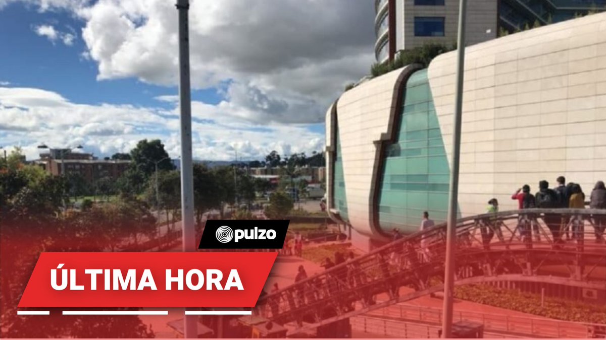 pulzo's tweet photo. Asesinan a tiros a una mujer frente al centro comercial Titán Plaza, de Bogotá 😢👉 https://t.co/fezs06wRsF https://t.co/F8g7zoL5Us