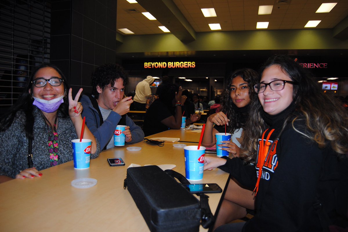 JILHSOFFICIAL's tweet photo. A sweet surprise!🍦 Lancers, we are proud of your academic achievements; keep reaching for the stars. ✨ #LancerPride #Honorroll #Firstnineweeks #DQBlizzards 

@_Isha_Reyes @Fuller_Moody https://t.co/6sVxHmgcZ1
