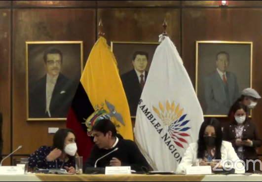 eluniversocom's tweet photo. #ATENCIÓN @DerHumanosAN, con seis votos a favor, aprueba el informe sobre los #PandoraPapers  donde se determina que el presidente @LassoGuillermo incumplió el mandato constitucional sobre paraísos fiscales.  https://t.co/OpjgHx6PhQ vía @vicenteopi