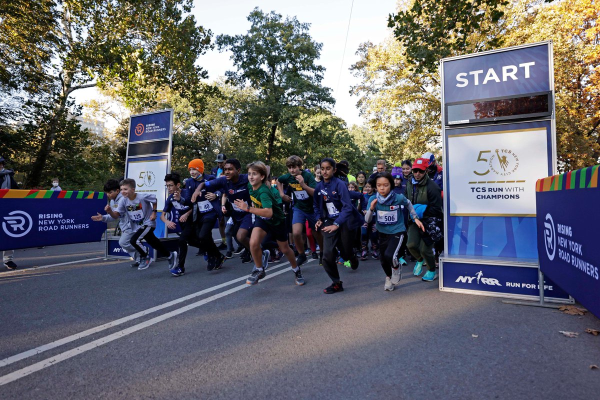 nycmarathon's tweet image. Leaders of the new school! 

Special shout out to the #RisingNYRR and families who took part in the Run With Champions and helped us kick off the #TCSNYCMarathon race weekend! Only the beginning as we celebrate #50YearsRunning.