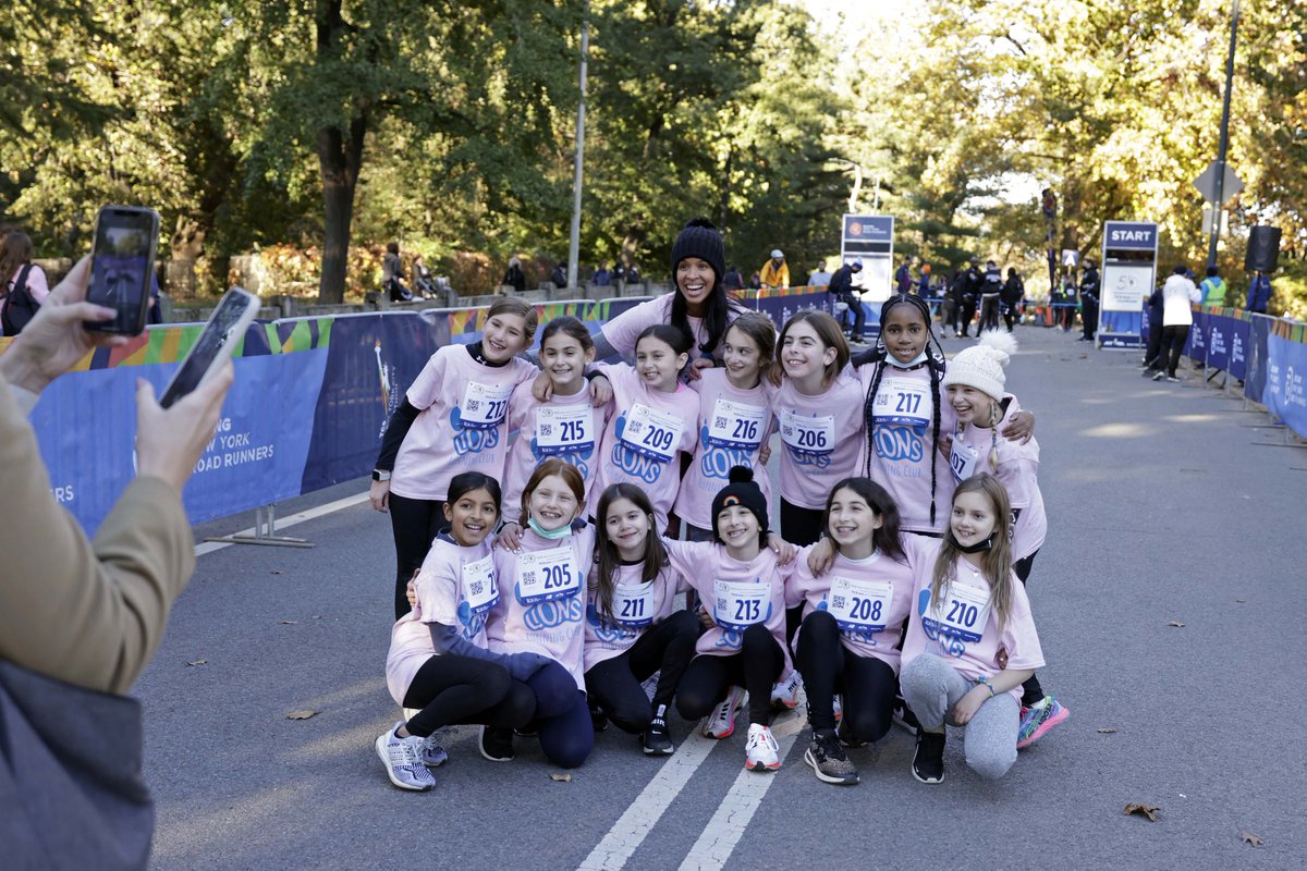 nycmarathon's tweet image. Leaders of the new school! 

Special shout out to the #RisingNYRR and families who took part in the Run With Champions and helped us kick off the #TCSNYCMarathon race weekend! Only the beginning as we celebrate #50YearsRunning.