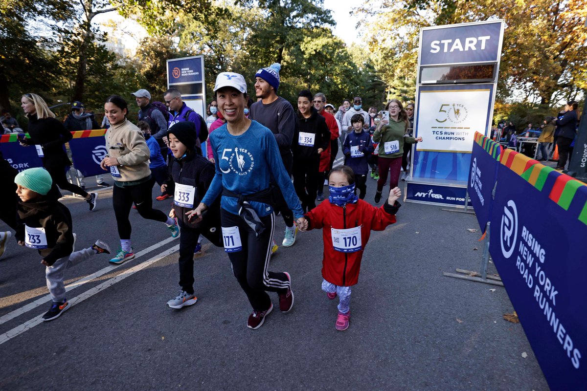 nycmarathon's tweet image. Leaders of the new school! 

Special shout out to the #RisingNYRR and families who took part in the Run With Champions and helped us kick off the #TCSNYCMarathon race weekend! Only the beginning as we celebrate #50YearsRunning.