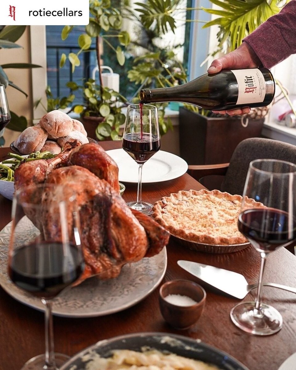 Thanksgiving day is less 3 weeks away! 🍗🍷 There are countless #WallaWallaWine options perfect for serving with classics dishes. Grab Syrah for turkey, Riesling for stuffing and Chardonnay for pumpkin pie! Browse wineries at wallawallawine.com/wineries/#list, and start shopping online!
