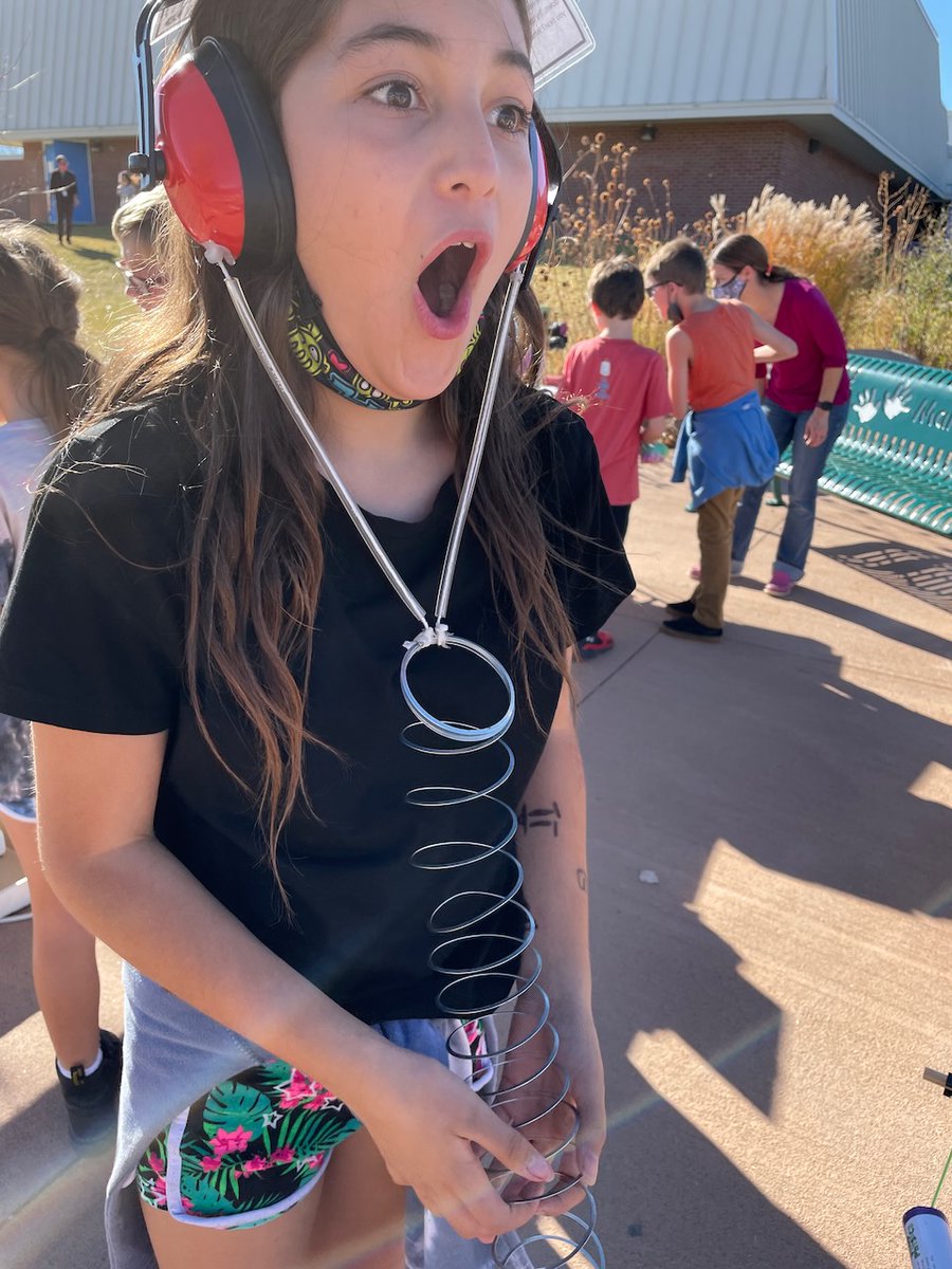 CSULSOP's tweet photo. What a beautiful day of #OutdoorScience in the sun! Thank you to Bauder for hosting and for letting us watch the chicken dance!

#ScienceInTheSun #WeAreAllSTILLConnected #ATasteOfLSOP #InquiryBasedLearning #PhysicallyDistancedScienceEngagement #OutdoorPhysics #SunsOutMasksOn https://t.co/ZIIXiSaZKo