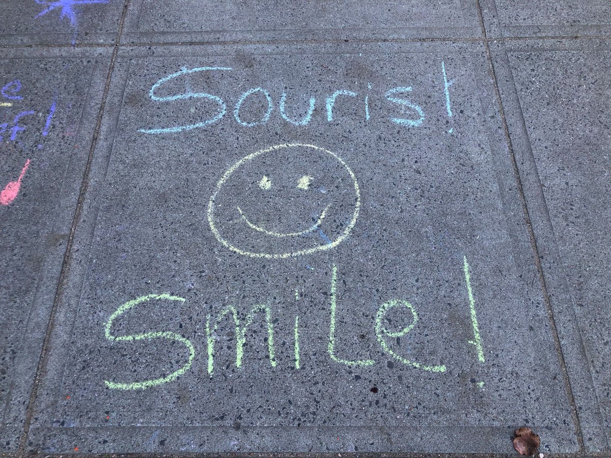 In honor of National French Week Madame Etkin's French classes @PaulRBairdMS grabbed sidewalk chalk & 'chalked the walks' with inspirational messages in French & translated into English.. très agréable/very nice! #verycool #loveit #nationalfrenchweek #inspirationalmessage