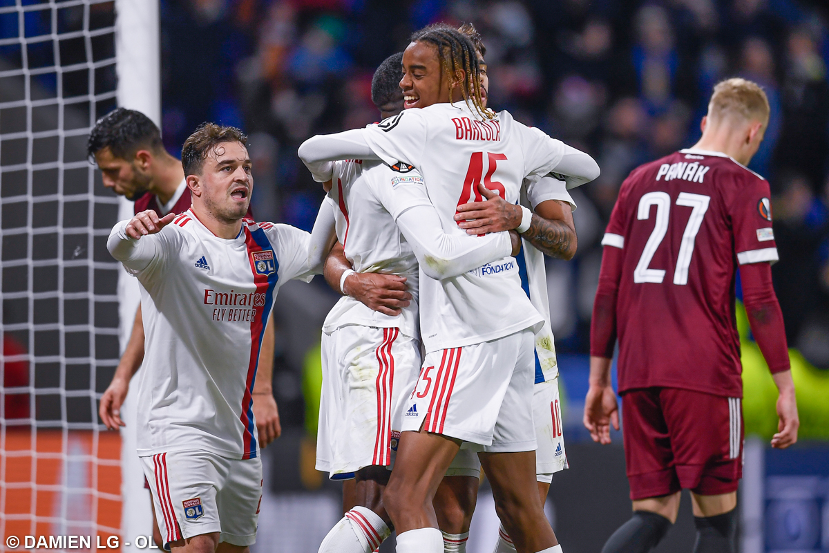 OL__Plus's tweet photo. Les notes d'#OL - Sparta #Prague (3-0) : première place, tchèque
#OLSPA 
(Libéro Lyon : https://t.co/NlNIUtTpFa) https://t.co/uceWrOIV2P