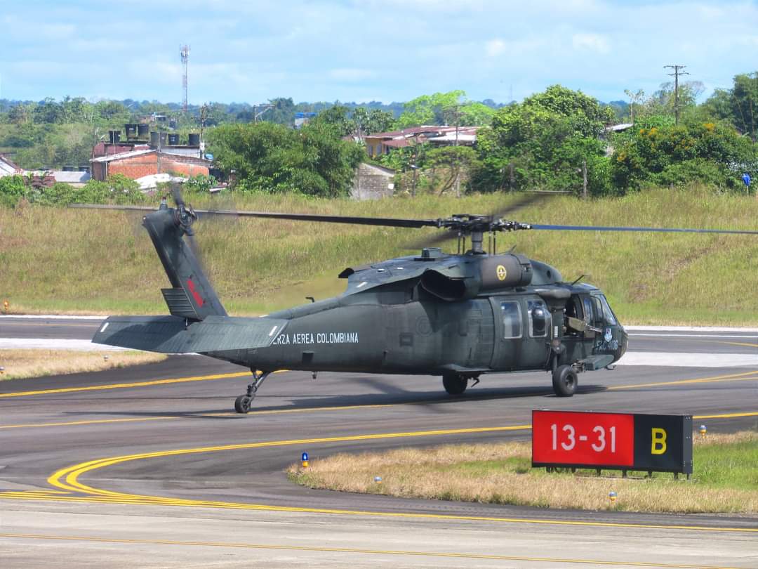 SpotterUib's tweet photo. Dos grandiosas aeronaves de nuestro Ejército Nacional en nuestro aeropuerto. 📸

✈️: Casa C295 || FAC 1280
✈️: Sikorsky UH60L || FAC 4106

🧭SKUI/UIB https://t.co/32pl21pkLb