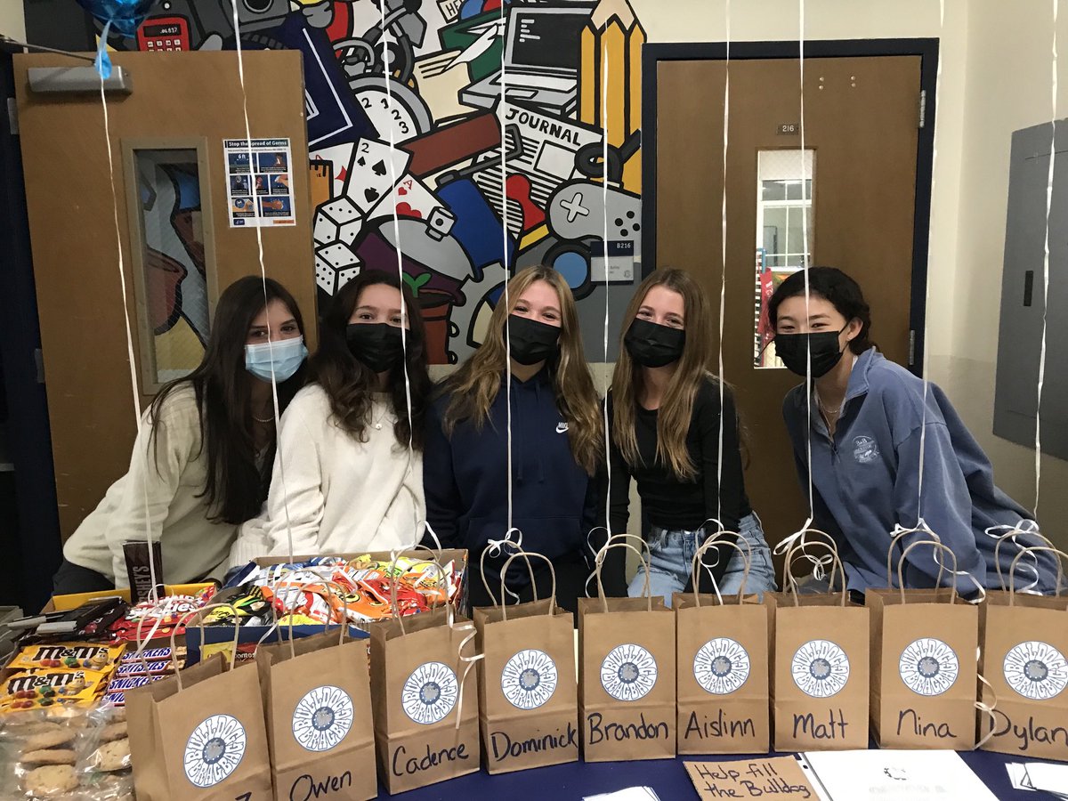 WHS Class of 2025 officers showing up to support Mousetrap tonight! Come join! ⁦<a href="/whs_bulldog/">WHS Bulldogs</a>⁩ #mousetrap #Stagedogs21 #BulldogPride #talentedkids