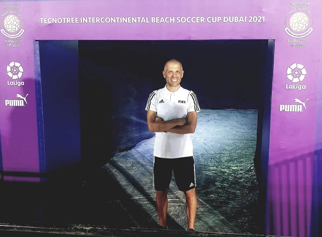 AIA_it's tweet photo. Gionni Matticoli, internazionale di Isernia, dopo aver inanellato cinque finali mondiali di fila si appresta domani alle 19, a Dubai, a dirigere anche la gara conclusiva della Coppa Intercontinentale di beach soccer, Russia - Iran #CANBS #arbitri #AIA #sport #calcio https://t.co/4VsDL09bju