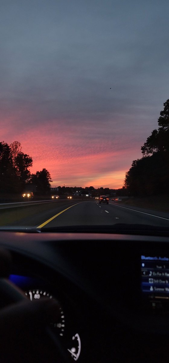DaChillKoon's tweet photo. Caught this tonight https://t.co/OU9SBfEaL6