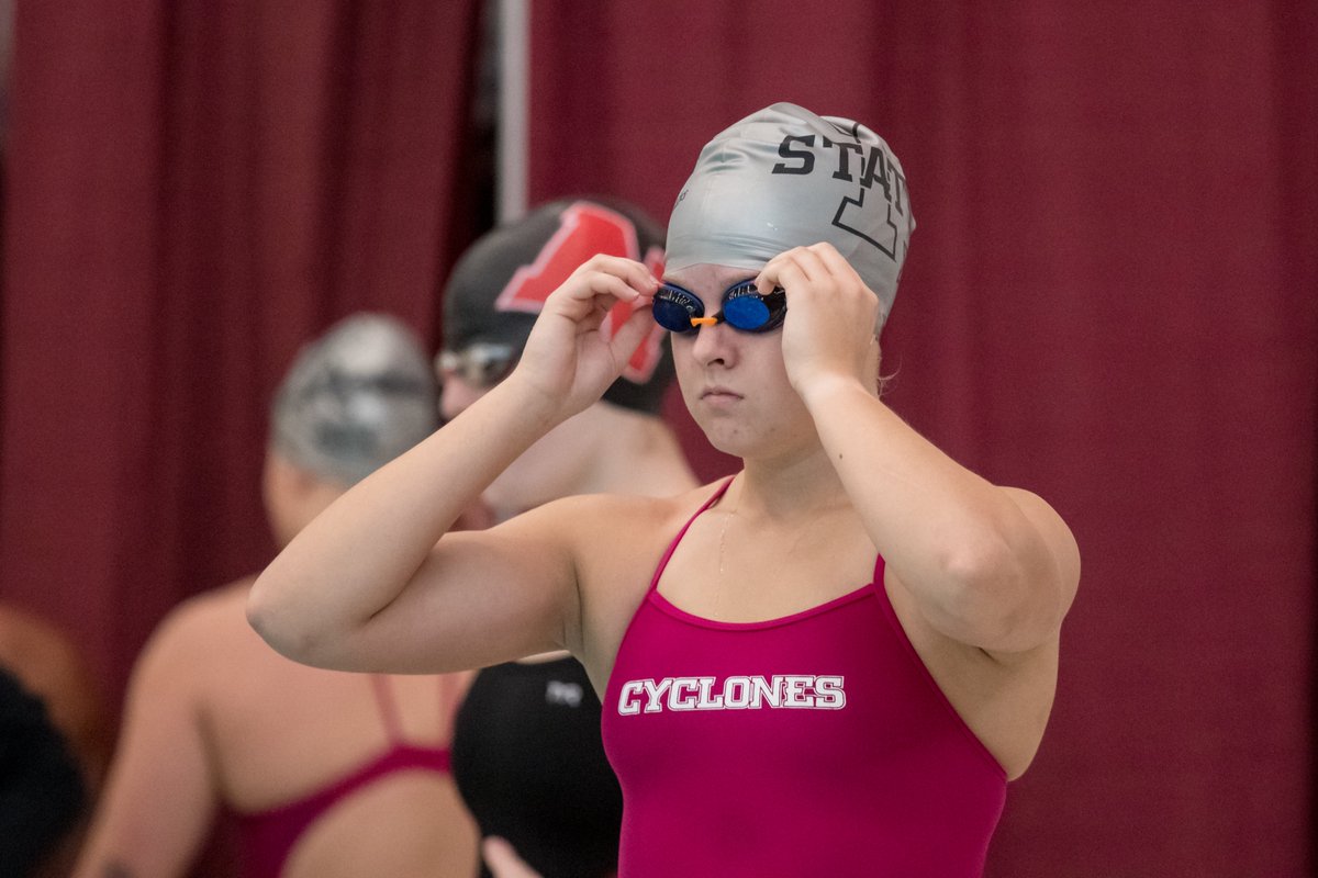 CycloneSD's tweet photo. 𝘛𝘩𝘪𝘴 𝘧𝘳𝘦𝘴𝘩𝘮𝘢𝘯 𝘥𝘰𝘦𝘴 𝘯𝘰𝘵 𝘴𝘵𝘰𝘱.

Carley Caughron touches first in the 100 free with 52.68, Caughron's fourth event title through five duals.

#Legacy https://t.co/n45qfwGwtk