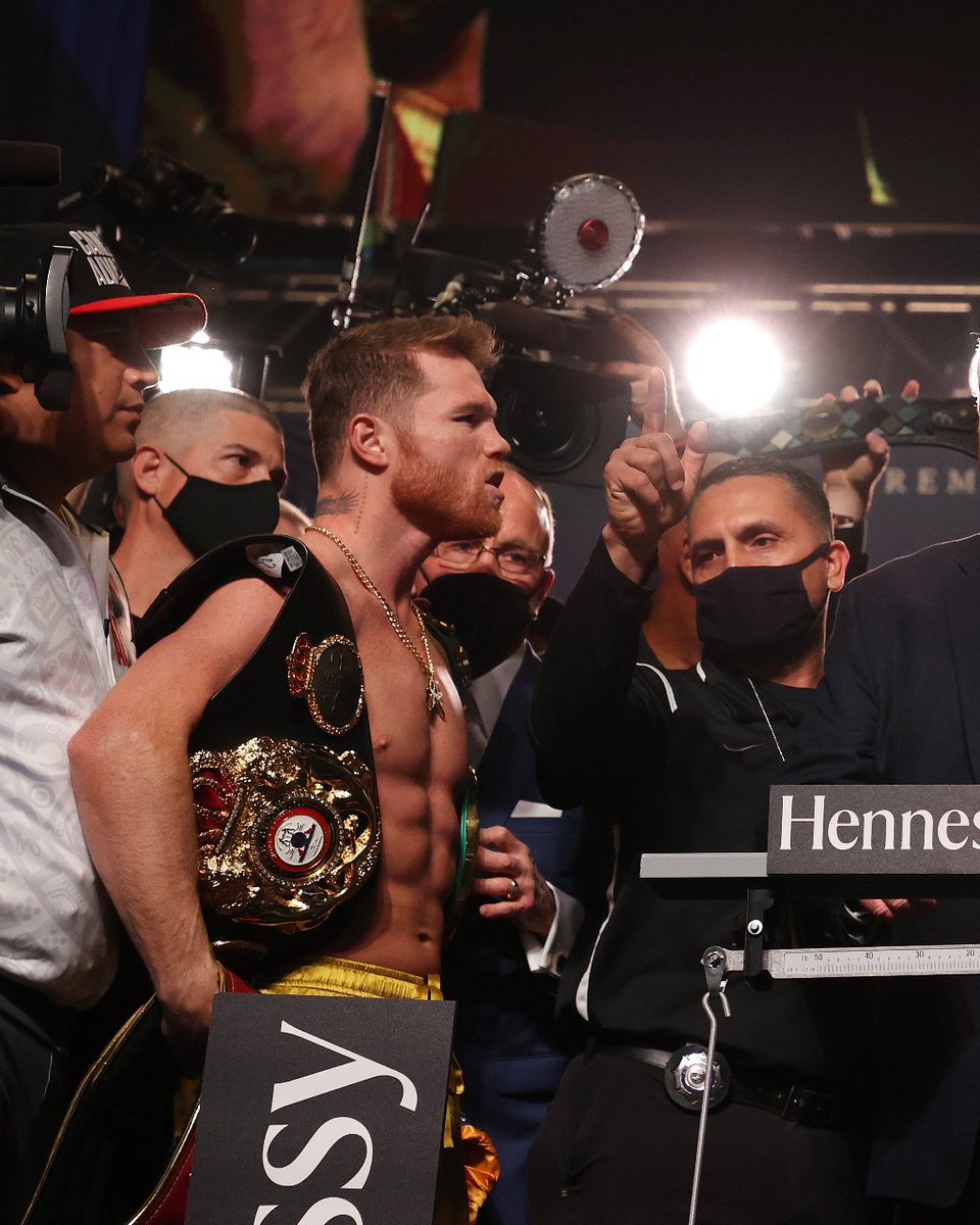 DAZNBoxing's tweet photo. Canelo 🆚 Plant Weigh-In 📸

#CaneloPlant https://t.co/b8hBTJq8O8