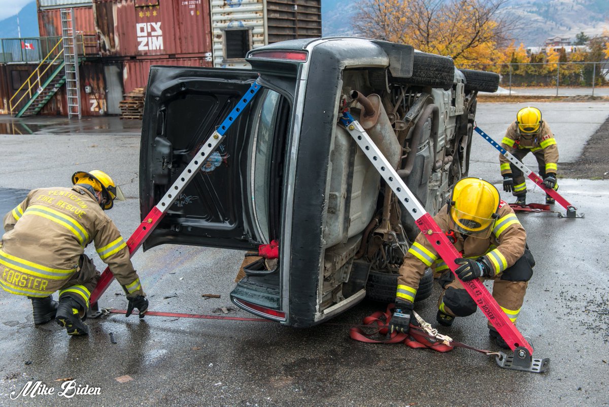 NEW RECRUITS IN TRAINING