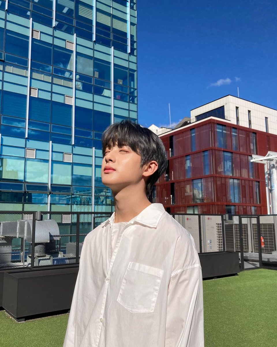 MINKYUPHILS's tweet photo. Morning Rise and you will see this person ❤��❤️❤️

#김민규 #민규 #KIMMINKYU https://t.co/Y8htQG6Rya