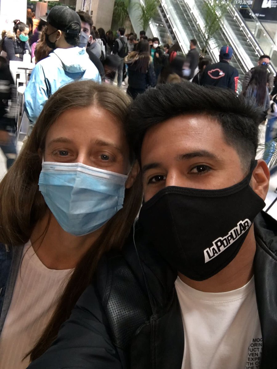 LucasMolla's tweet photo. Hoy en la Expo Empleo Joven.
Muchos Jóvenes de los Barrios Populares tuvieron la posibilidad de capacitarse, potenciarse y postularse para puestos de Empleo, Nos cruzamos con @MariaMigliore y metimos una nota con Telefe Notocias. 💪 https://t.co/qpD4Dmcfj1