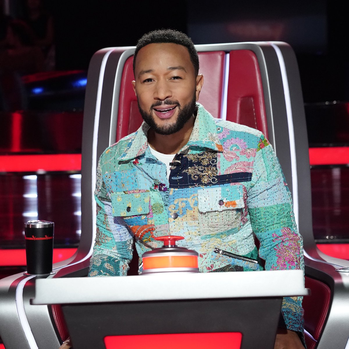 NBCTheVoice's tweet photo. See you at the first live show of the season tonight. 😉🎉 #TheVoice https://t.co/QYDGQIQeM5