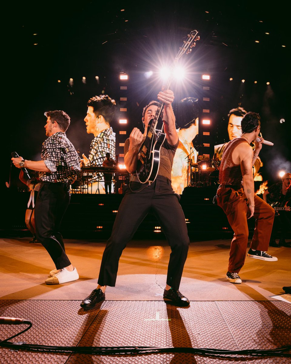 jonasbrothers's tweet photo. Happy Birthday @KevinJonas!! You are an amazing father, a trusted friend, and guitar hero. We love you!! https://t.co/TVzADQY9P9
