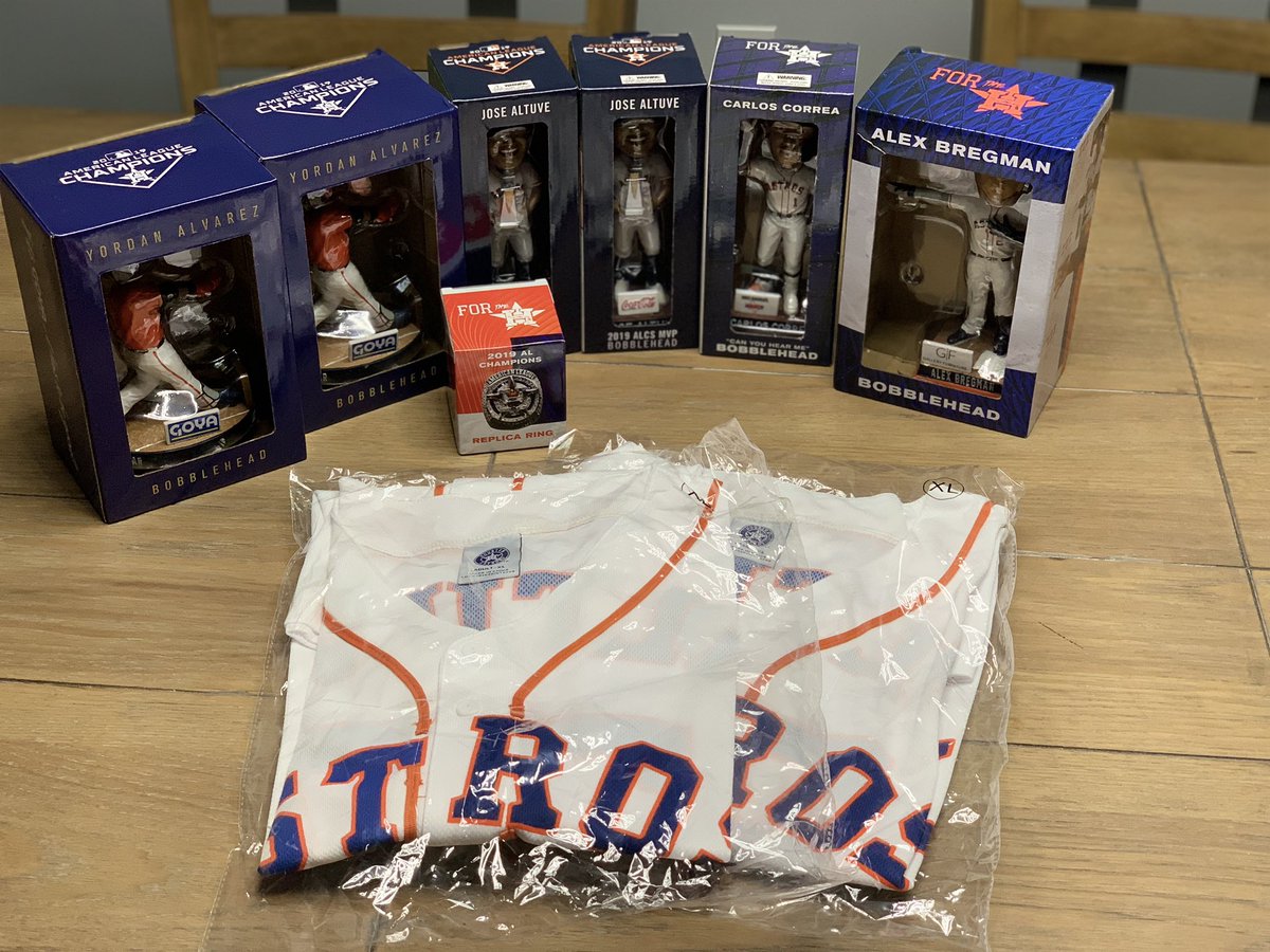 With the season now over - I have some extra Astros giveaways I’d like to pass on (Replica ring, jerseys, bobbleheads)

Retweet to enter! 

I will be randomly selecting 9 followers that retweet this to win a pictured item. I will announce the winners on 11/11. Good luck!
