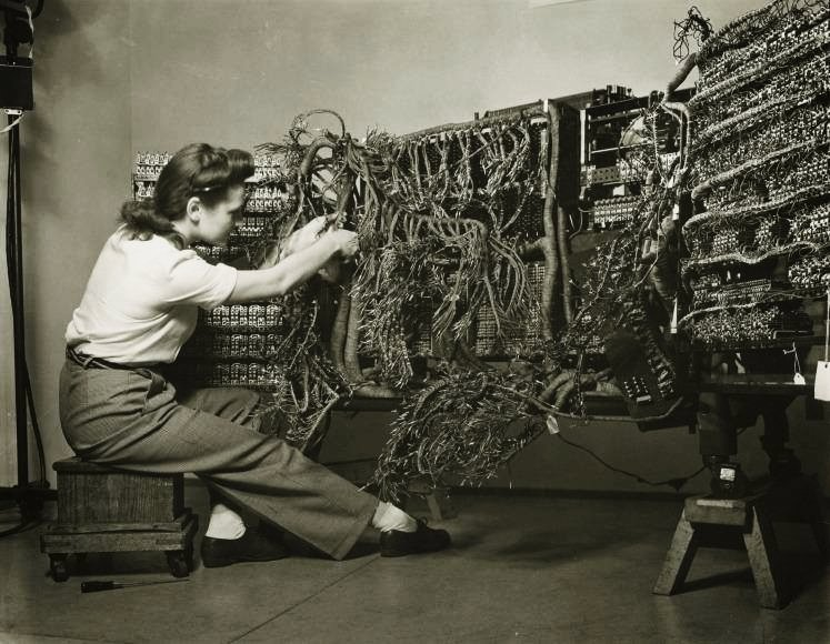 jacquesbs's tweet photo. Woman wiring an early IBM #computer, photographed by Berenice Abbot... #Backend https://t.co/x1p2n7ZEO4