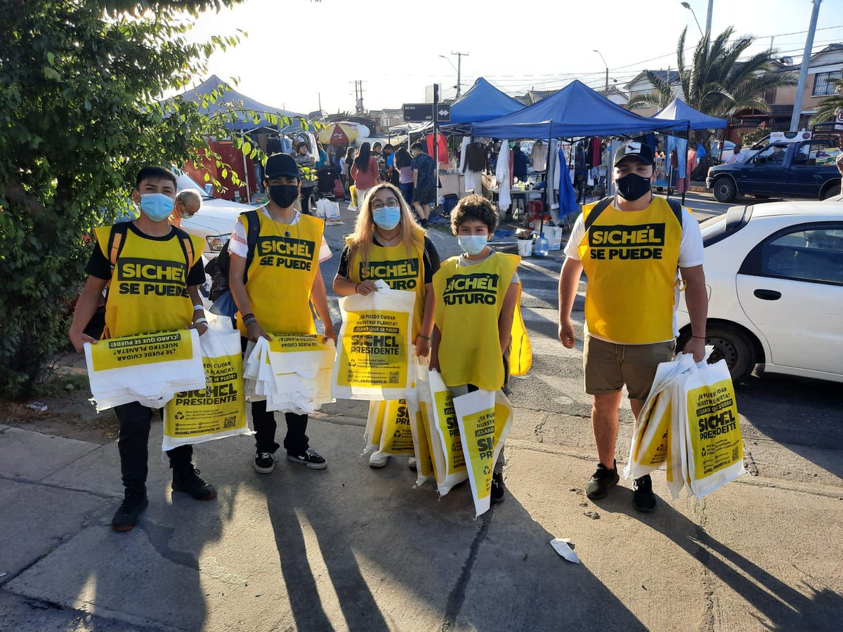 La Marea Amarilla no falla. Nos llegan fotos de Arica, Puente Alto, Concepción, Rancagua, Viña, Osorno, y muchos lugares más. 

Gracias a los miles de voluntarios, ustedes son el corazón de esta campaña. 💛

#MareaAmarilla #SePuede #SichelPresidente