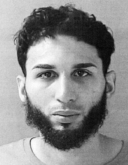 ************* BUSCADO POR EL FBI ***************
GEOFLEY JOMAR PEREZ - $5,000 DE RECOMPENSA
Si usted o alguien que conoce tiene información que lleve a la captura del individuo que aparece en estas imagenes llame a 787-987-6500 o repórtelo a través de tips.FBI.gov
