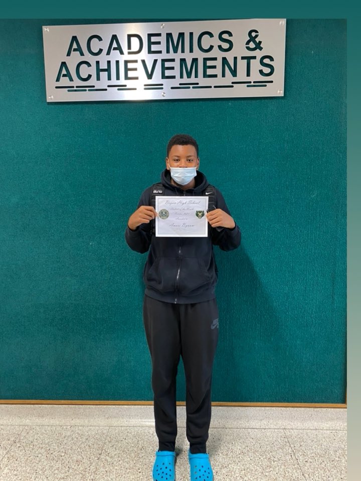 OPS_BryanHoops's tweet photo. S/O to one of our freshmen hoopers for earning Student of the month! #lososos #BryanBasketball https://t.co/jTRERG0u5k