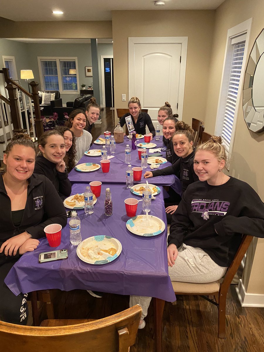 DGN_SwimDive's tweet photo. Getting FUELED and ready to compete tomorrow!! πβ€οΈππΌ#sectionals #swimfast #diveclean https://t.co/H94opRLuNC