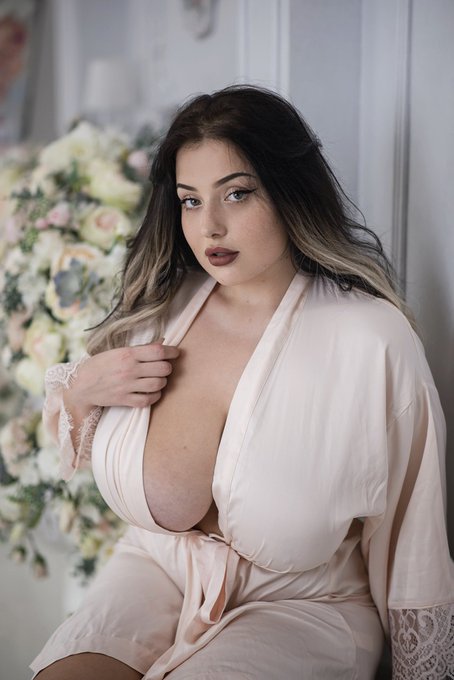 I think you&rsquo;re such a hottie https://t.co/vlPDq2jAOS