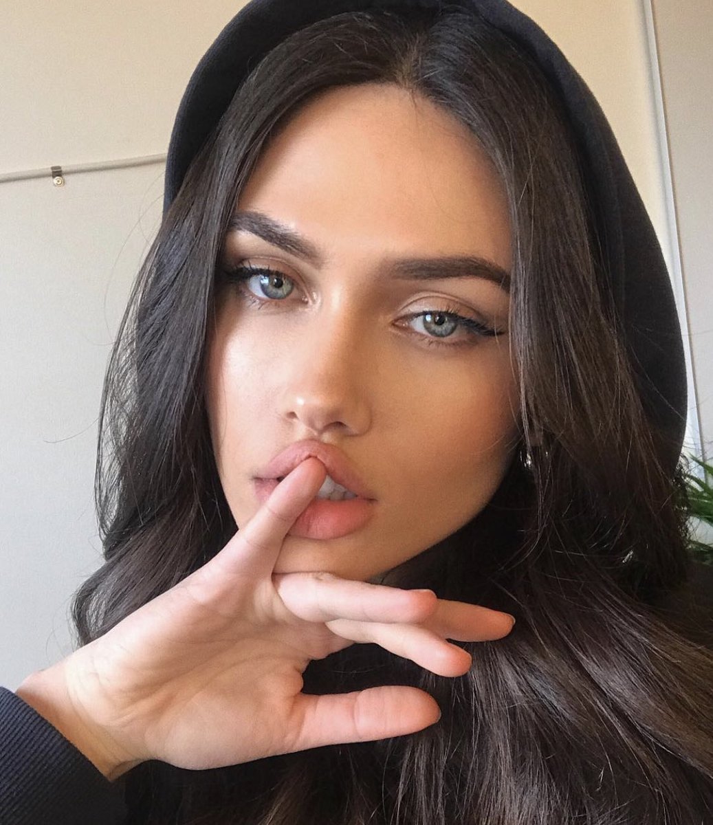 📲 @WRLOCKLGACY 

📸:

💬: Espero que tu día haya sido más interesante que el mío.