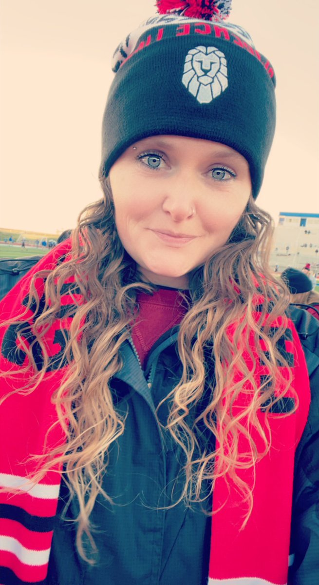 ATCjamieb's tweet photo. Repping the @DiehardCustom hat and scarf from @LHS_lionssoccer team fundraiser for the football game tonight! Glad I have them to keep me warm!! It’s a good day to be a lion!🦁❤️ #unofficalmodel #chestypride #playoffs https://t.co/sEx7IAACbR