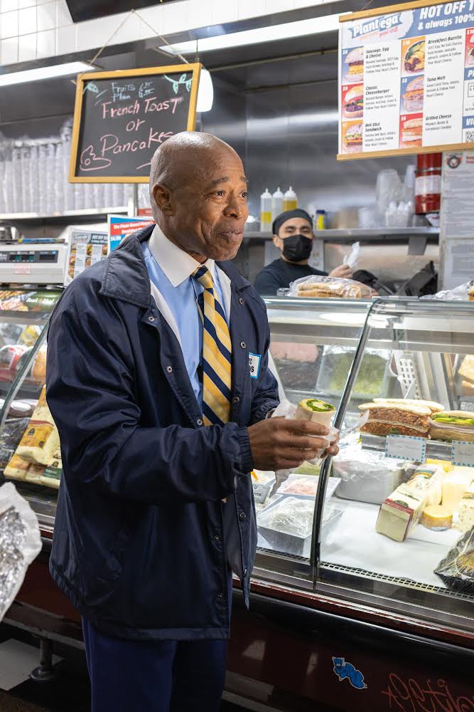 ericadamsfornyc's tweet photo. Heard @eatplantega was on a mission to bring healthy foods to more NYC communities and that they created a wrap in my honor -- so naturally I had to stop by on Wednesday and try the Mayor’s Wrap and fuel back up after a long campaign! https://t.co/cEf92XxPCr