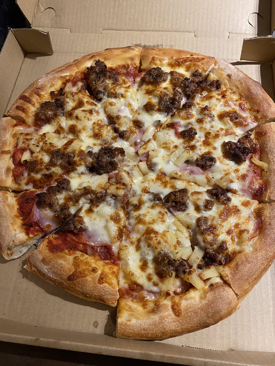 RGIII's tweet photo. 🔥🔥🔥 @varlamospizza definitely gotta work out after this one https://t.co/iwMn7is7ul