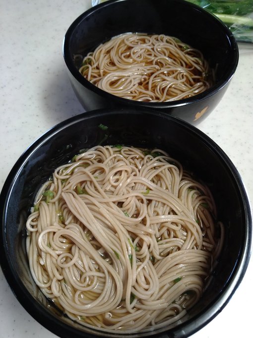 そば。ツユが少なかった…。でも(゜д゜)ウマー 