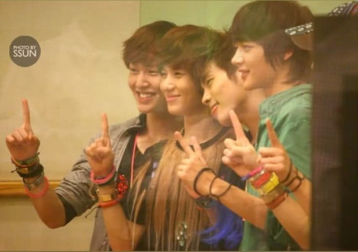 ltm_khj's tweet photo. I'm voting SHINee for 2021 MAMA Worldwide Fans' Choice! 

#MAMAVOTE #shinee @SHINee https://t.co/Pb3LfguKEE