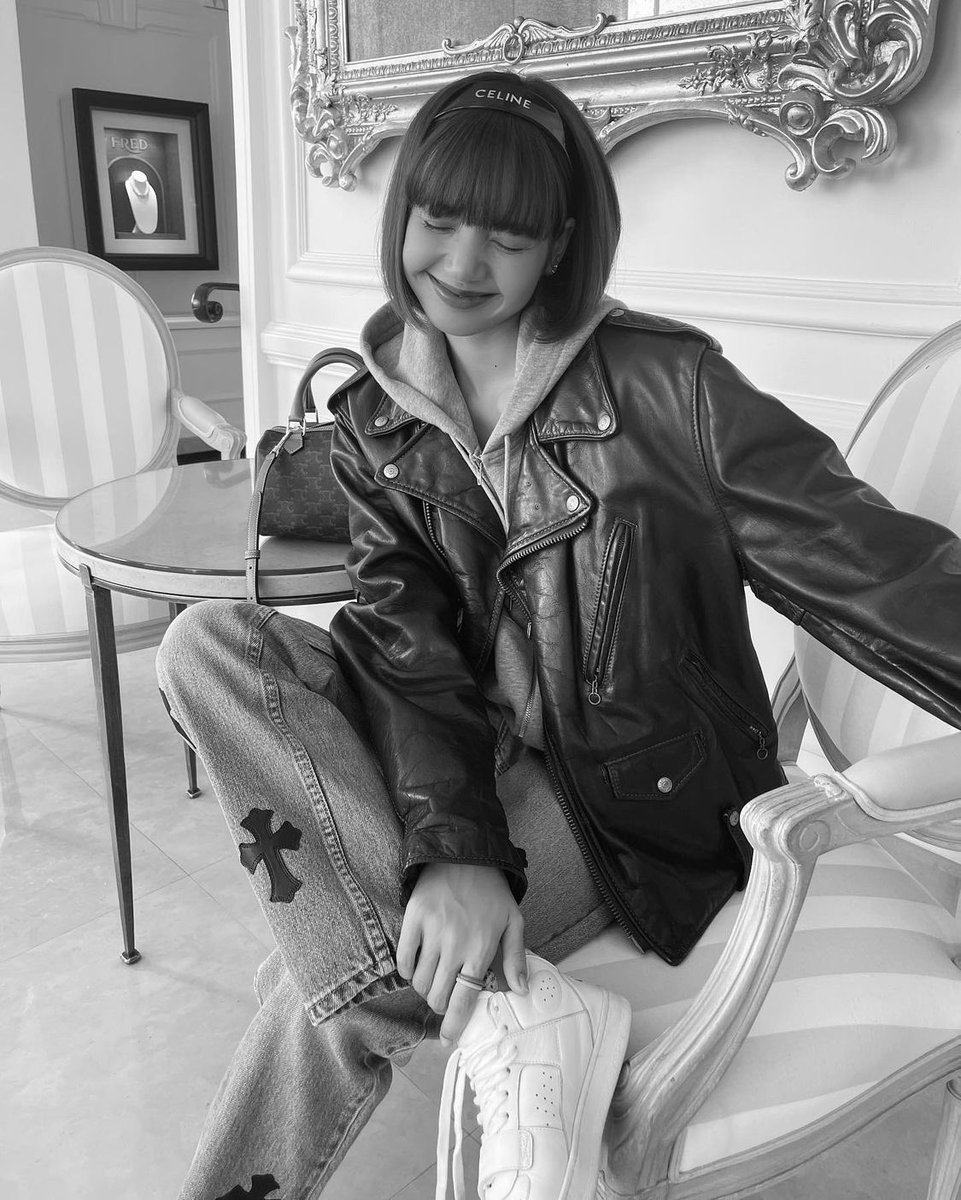 LISANATIONS_'s tweet photo. [IG] 211106 — Lisa IG update:

🔗 https://t.co/VPh3Ke221w

블랙핑크 리사 #LISA #리사 #BLACKPINK #블랙핑크 #LALISA @BLACKPINK https://t.co/znYxx38UnC