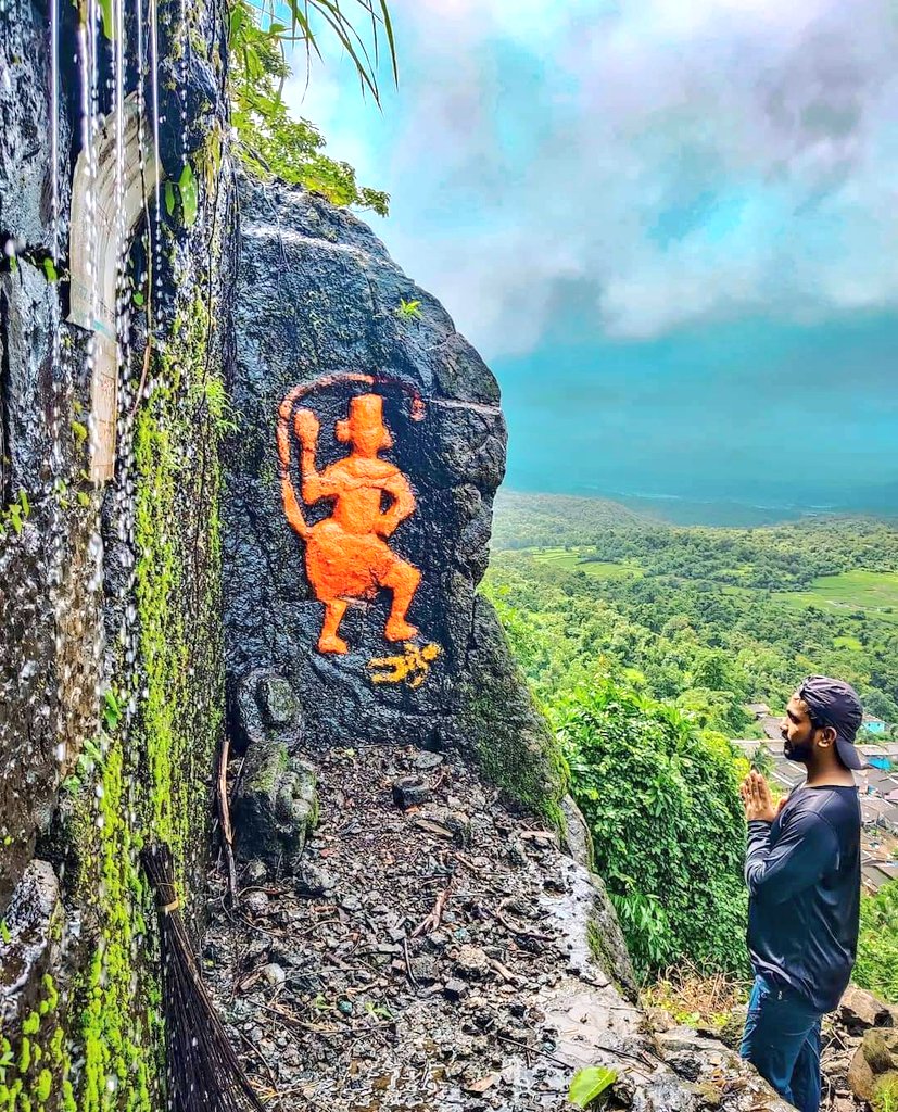 Magnificent Murti of Hanuman Ji carved on the wall of Talgad Fort, located 18 km south of the Roha town on Roha-Tala-Indapur road, Rajgad district of Maharashtra, BHARAT (India) 🚩
Jai Bajrang Bali 🙏