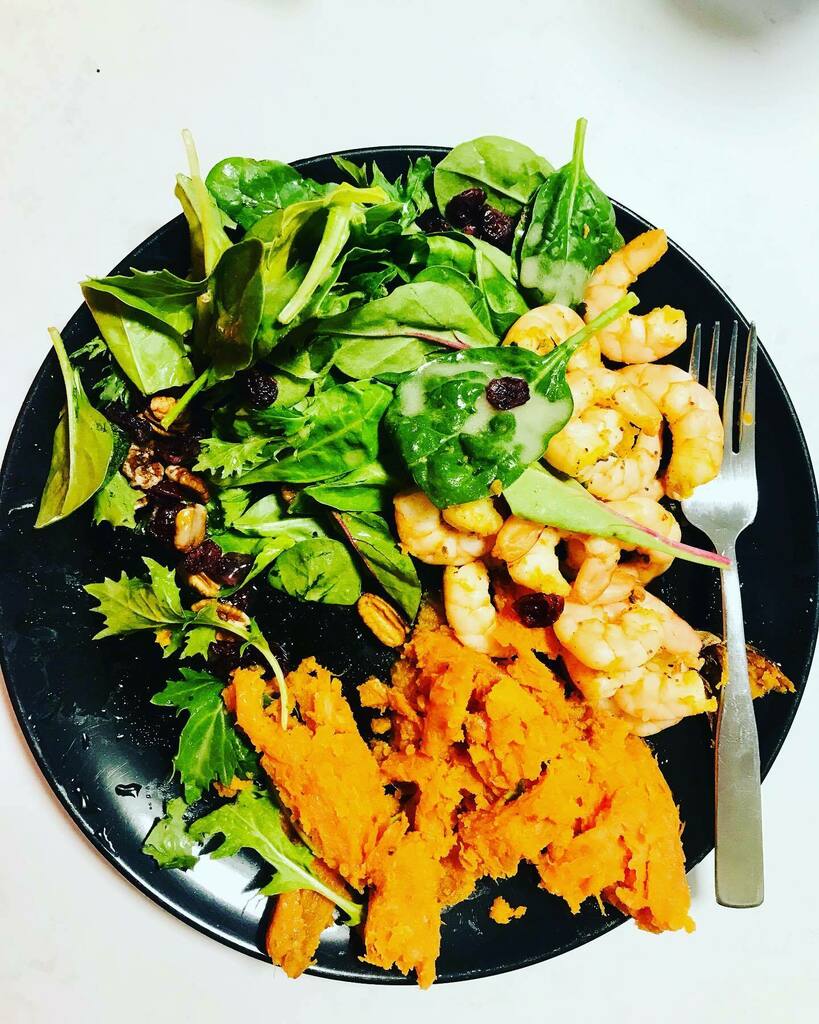 performicon's tweet photo. Goodness on one plate. 

Pay attention. There are lessons here. 

#eattolive #foodisyourmedicine #healing #selflove #organicliving #moveyourbody #holistichealing #holistichealer #holisticwellness #holisticlifestyle  #performanceicon #heavylovellc https://t.co/ebErjoJsTb https://t.co/Iq0N6cyISm