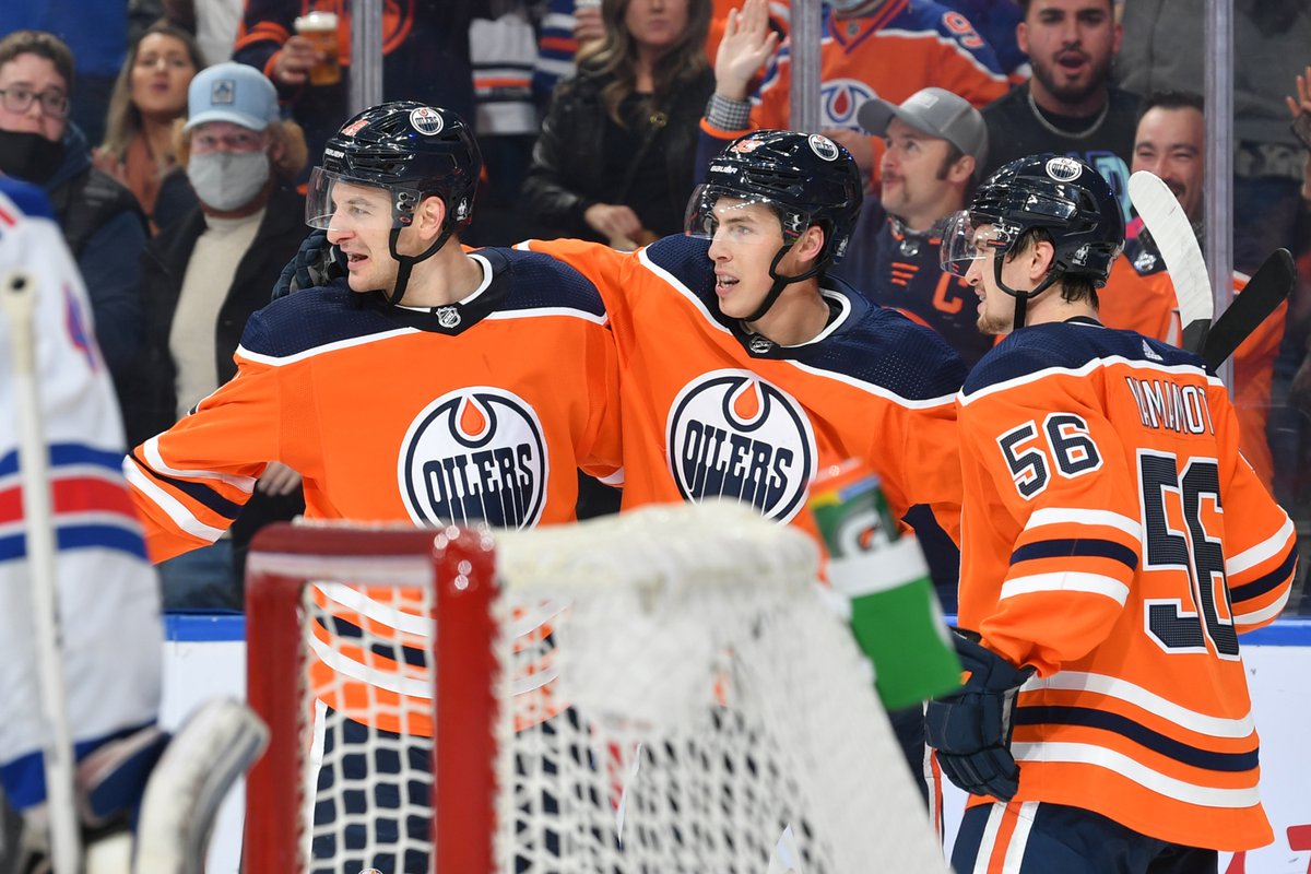 EdmontonOilers's tweet photo. 🎶 PLAY FREAKIN' LA BAMBA BABY 🎶

BEST START IN FRANCHISE HISTORY

#LetsGoOilers https://t.co/ASsUIpSSjW