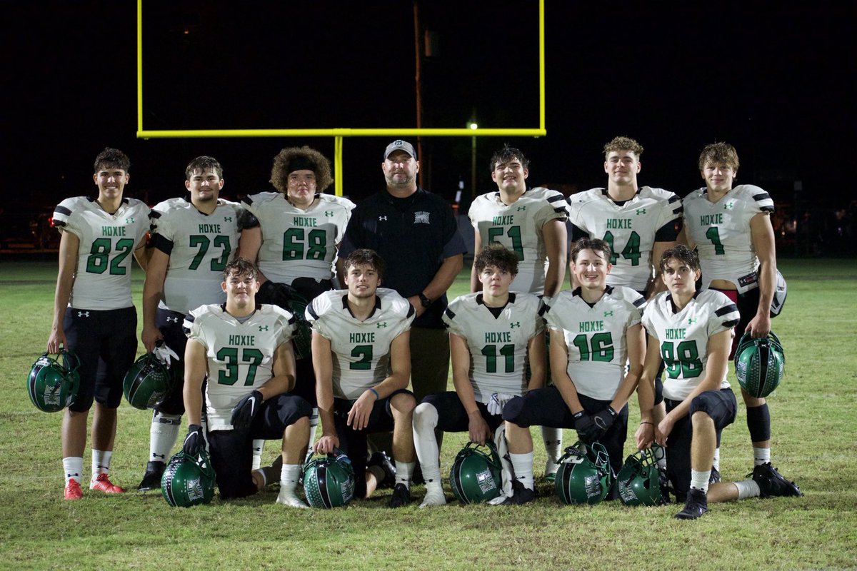 HOXIEFOOTBALL's tweet photo. What a group of seniors! Leaving their Legacy!!

29-2 over its last 30 games.

32-4 now for their careers to this point 

back-to-back-back seasons with at least 10 wins.

Back-to-Back outright conference champs!! https://t.co/8JP8PmSVGt