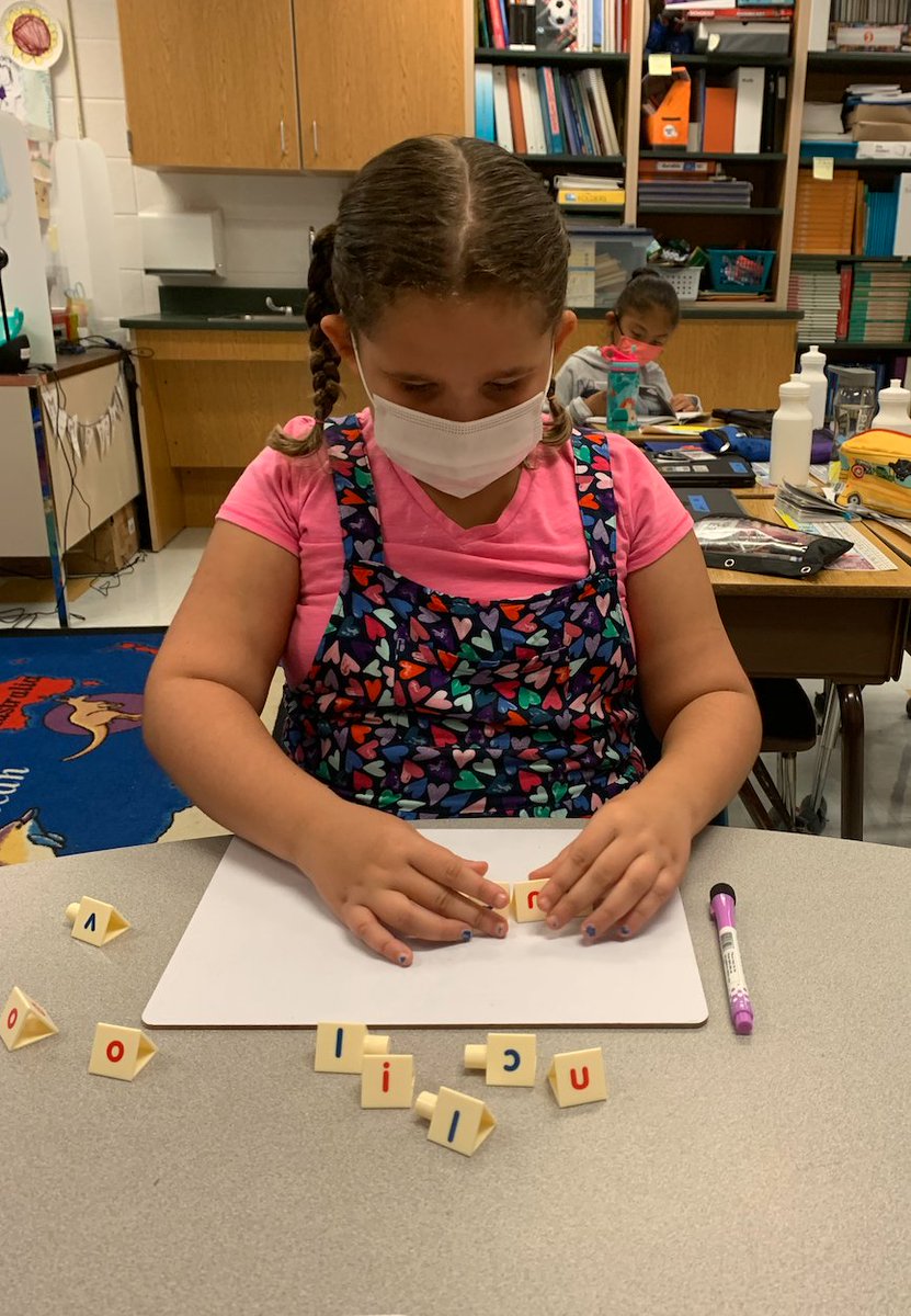 MsM_RKES's tweet photo. Such focus and determination while building words in small groups... Good job, 2nd-grade stars! https://t.co/zg3awooq3k