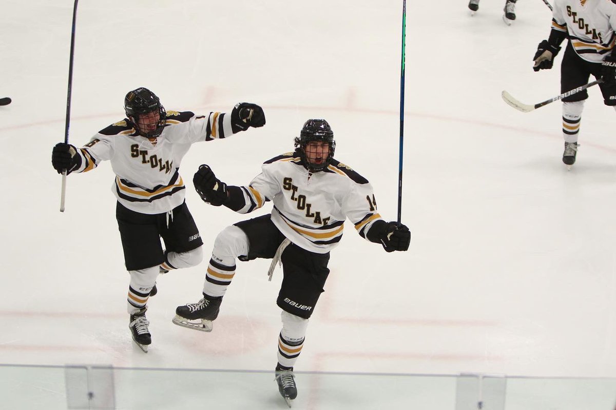 StOlafMHockey's tweet photo. TFW you knock off a top-10 nationally ranked team for your first win of the year! 

Thanks to all the fans for their great support tonight!

#GoOles https://t.co/zlInhZnpm4