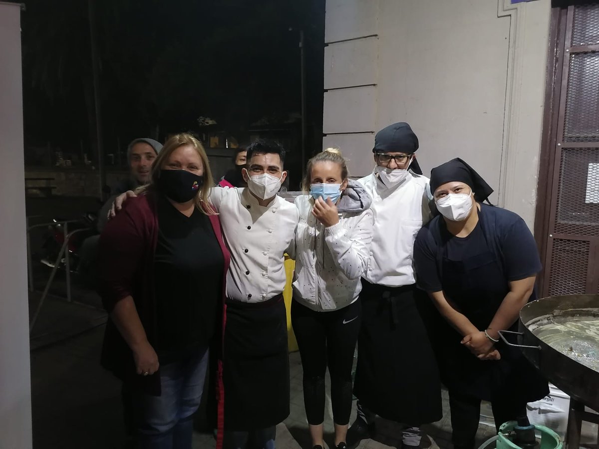 Gracias por lo compartido, por el compromiso, por el respeto, por la empatía.
Artistas, voluntarios, comerciantes, vecinos, familias, compañeros, sin ustedes esto no hubiese sido posible.
Teletón es de todos, de quiénes quieren ser parte!
Gracias <a href="/ABentaberri/">Ana Maria Bentaberri</a> por acompañarnos.