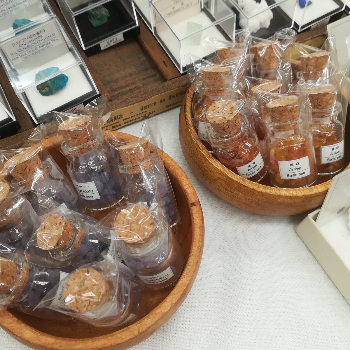 hikaruishi1's tweet photo. #東京サイエンス さん鉱物標本がお手頃 かわいいカラフルきれい で楽しい
マウントケースの在庫が豊富 同じ鉱物でも個体差選べる楽しさあり
しかも色形かわいいのが並んでる
ハイランク標本も目を引きました
#時計荘
#cattic
#東京サイエンス
#小さな鉱物のおくりもの
#東急ハンズ渋谷店 https://t.co/eENLAmwyyT